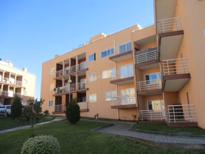 Apartamento T2 c/garagem em Canelas
