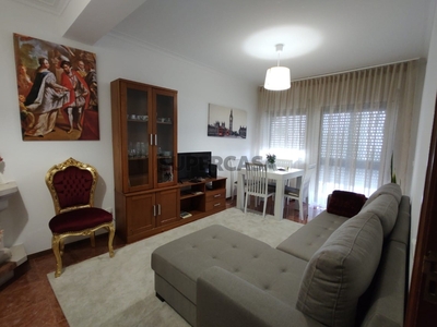 Apartamento T2 para arrendamento em Santa Clara e Castelo Viegas