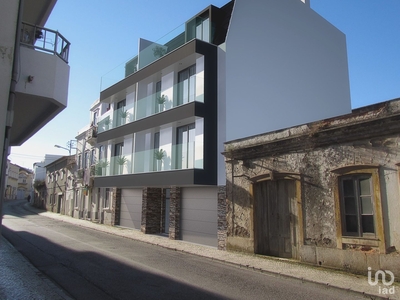 Casa de Cidade T3 em Alcobaça e Vestiaria de 164 m²