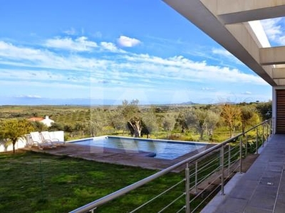 5 bedroom villa on a 5,9 ha farm in Moura - A modern oasis in the heart of Alentejo and a stone's throw from Alqueva.
