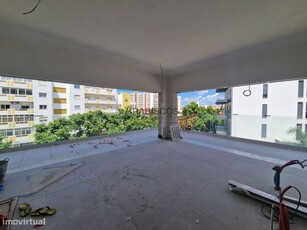 Apartamento T2 - Piscina - Varanda com 40 m2 - Arrumo - 1 Lugar Estaci