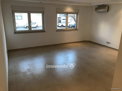 Apartamento T2 com lugar de garagem em zona privilegiada do Montijo