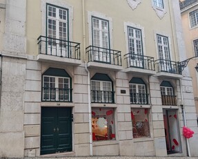 Apartamento T1 para arrendar no Chiado, centro de Lisboa.