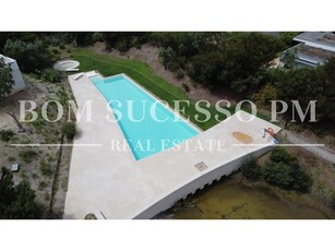 Moradia T2, 3 casas de banho com Garagem e Piscina Comum no Bom Sucesso Golf Resort de 5 estrelas