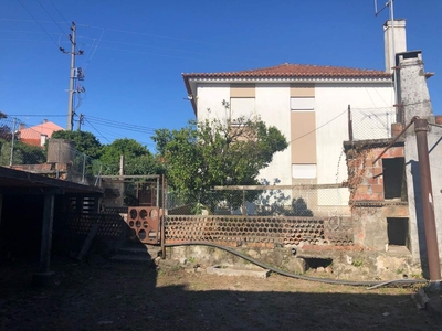 Venda de moradia inserida em lote de 1300m2, Meadela, Viana do Castelo