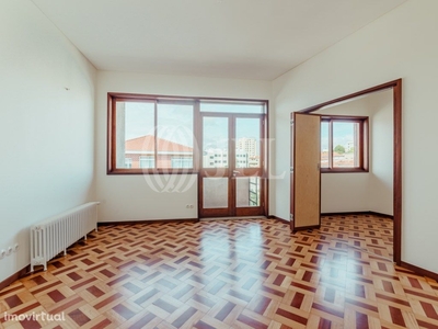 Apartamento T3, último piso, Boavista, Porto