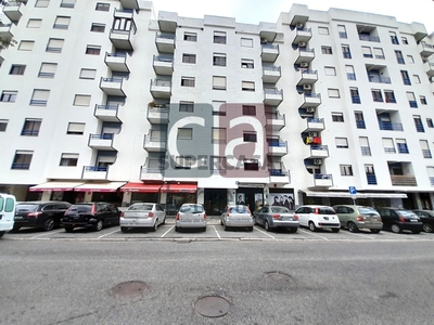 Apartamento T3 à venda na Rua Dom Nuno Álvares Pereira