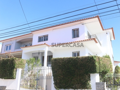 Moradia T5 Duplex à venda na Rua dos Castanheiros, Cascais e Estoril (2750-741)