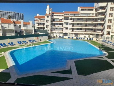 Apartamento T1 com piscina em condomínio privado, perto da praia