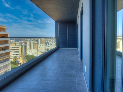 Apartamento T2 como novo, com Piscina e Lugar de Garagem no Alto do Quintão, Portimão.