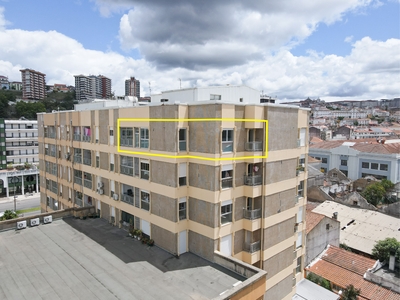 Apartamento T4 todo remodelado na avenida Fernão Magalhães , Coimbra