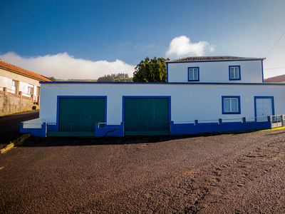 Moradia situada nas Doze Ribeiras com vista mar - Angra do Heroísmo-Ilha Terceira-Açores