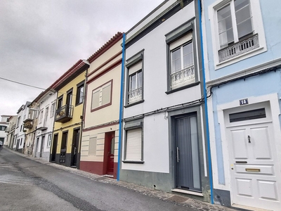 Moradia T3, no Centro de Ponta Delgada