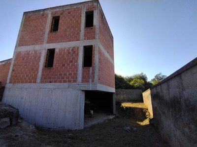 Moradia T4 em Construção (lote de 675m2)