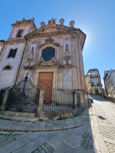 Prédio em Miragaia próximo ao rio Douro-Centro de congressos Alfândega do Porto