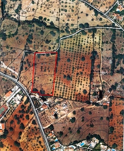 Terreno com uma área total de 7640 m2 nas Ferreiras - Albufeira