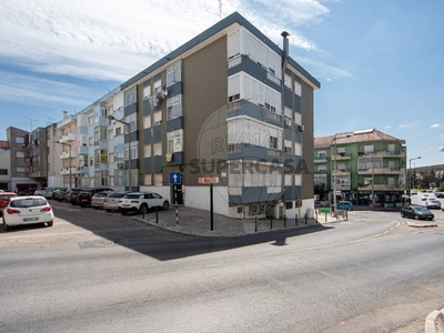 Apartamento T2 para arrendamento em Corroios