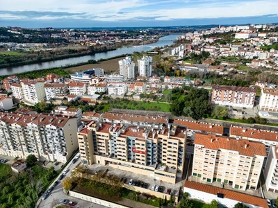 Apartamento T3 à venda em Santo António dos Olivais, Coimbra