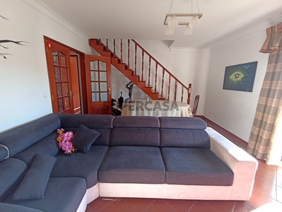 Apartamento T3+2 à venda em Santo Onofre e Serra do Bouro