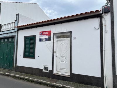 Moradia T2 à venda em Rabo de Peixe, Ribeira Grande