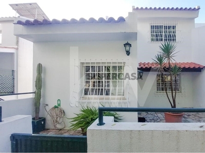Moradia T4 Triplex para arrendamento em Oeiras e São Julião da Barra, Paço de Arcos e Caxias
