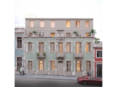 Apartamento T2 com jardim para comprar na baixa do Porto, junto a Trindade