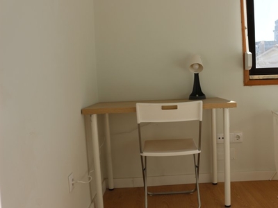Aluga-se quarto em apartamento T6 no Covelo, Porto