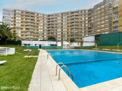 Apartamento T2 em condomínio fechado com piscina e jardim privativos
