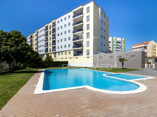 Apartamento T3+1 no condomínio Varandas do Rio em Amora,