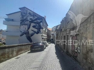 Prédio em pedra para reabilitar no centro Histórico Covilhã,