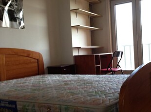 Alugo quarto em apartamento partilhado de 4 quartos em Lisboa