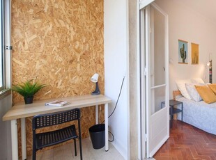 Quartos para alugar em apartamento de 7 quartos em Lisboa