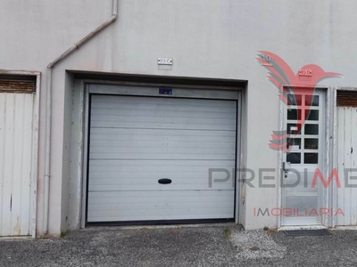Garagem à venda na Av Afonso Costa, Queluz