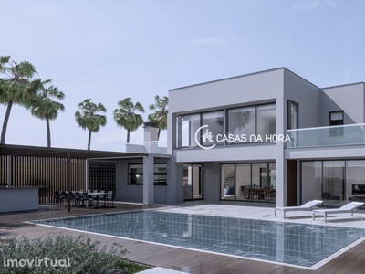 Moradia de luxo T4 de arquitetura com piscina, jardim e garagem