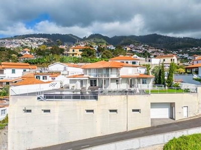 Moradia de luxo com quatro quartos, e uma vista deslumbrante da cidade do Funchal