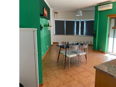 Apartamento T1 para arrendamento em Torres Novas (Santa Maria, Salvador e Santiago)