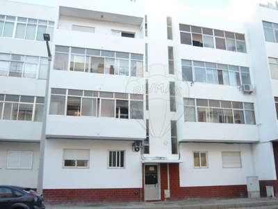Apartamento T2 à venda em Faro (Sé e São Pedro), Faro