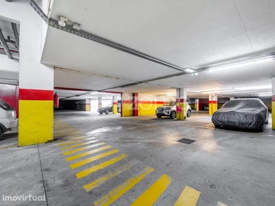 Estacionamento para comprar em Ramalde, Portugal