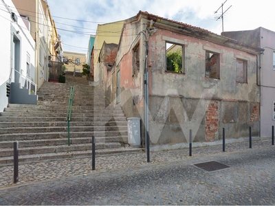 Terreno com Projecto aprovado para um T1 e um T2 Duplex no coração de Lisboa