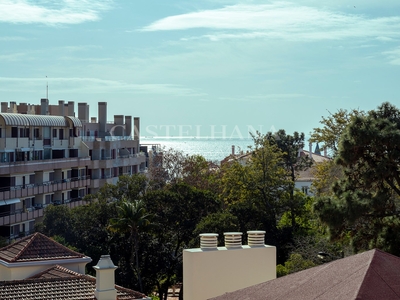 Penthouse T4 com piscina no rooftop junto ao Casino do Estoril