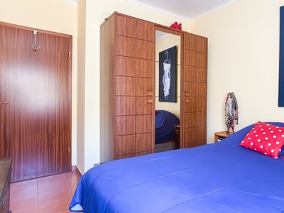 Aluga-se quarto em apartamento T3 em Alcabideche, Lisboa
