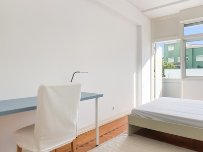 Aluga-se quarto em apartamento T3 em Entrecampos, Lisboa