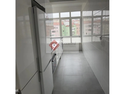 Apartamento para alugar em Benfica, Portugal