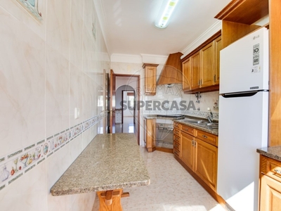 Apartamento T3 para arrendamento em Agualva e Mira-Sintra