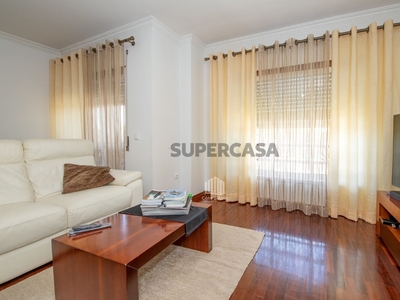 Apartamento T4 à venda na Rua Doutor Ferreira Soares