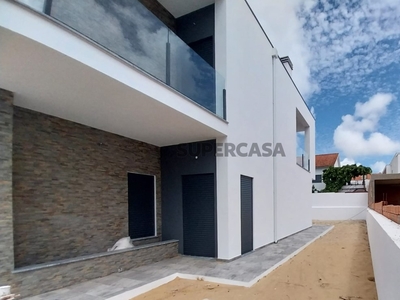 Moradia Isolada T4 Duplex à venda na Rua dos Pinheiros