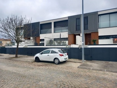 Moradia T3 à venda em Santo Tirso, Couto (Santa Cristina e São Miguel) e Burgães, Santo Tirso