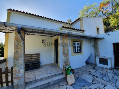 Moradia T4 Duplex para arrendamento em Almargem do Bispo, Pêro Pinheiro e Montelavar