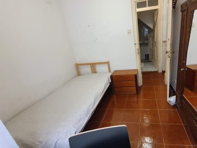 Quarto para alugar em apartamento de 4 quartos no Bairro Alto, Lisboa