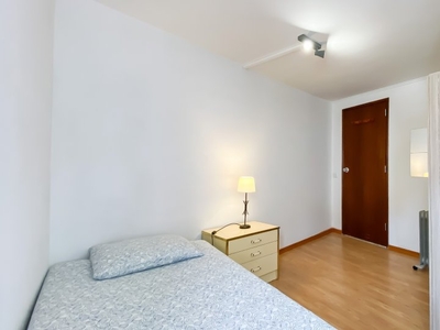 Quartos para alugar em apartamento de 4 quartos em Lisboa